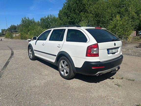 Skoda Octavia Scout 4 of 8