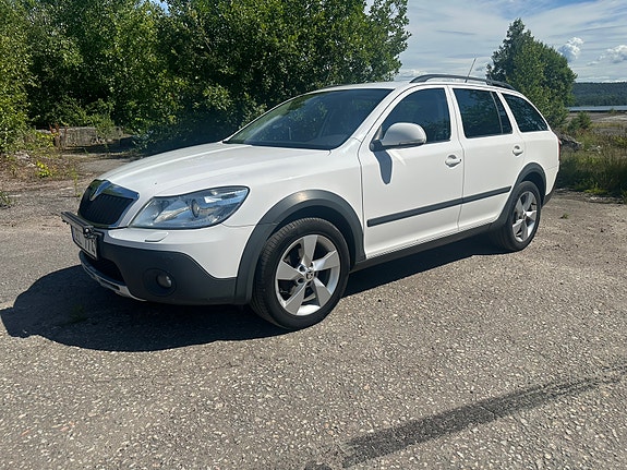 Skoda Octavia Scout 6 of 8