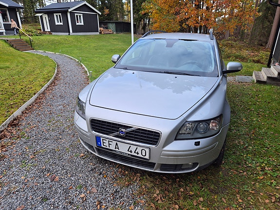 Volvo V50 2 of 5
