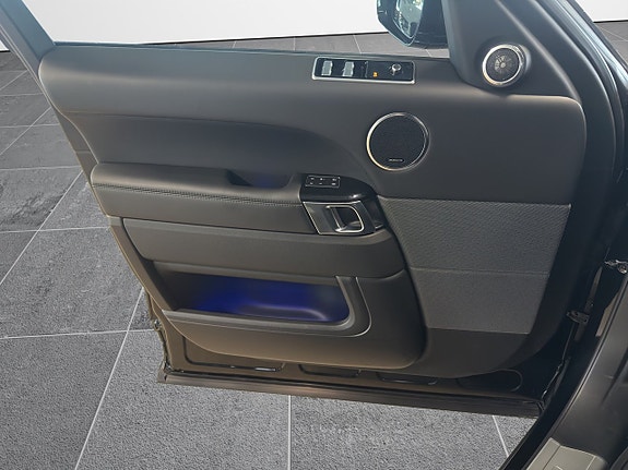 Land Rover Range Rover Sport 9 of 19