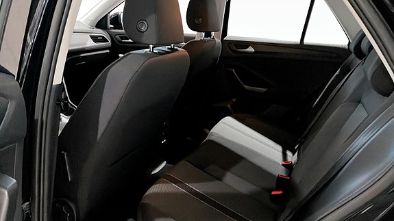 Volkswagen T-Roc 11 of 12
