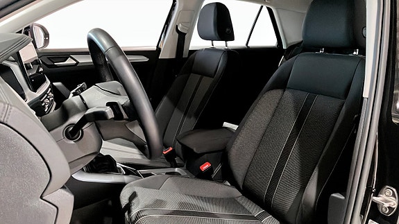 Volkswagen T-Roc 8 of 12