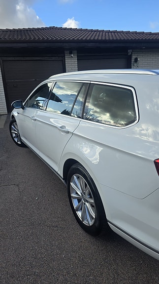 Volkswagen Passat 2 of 10