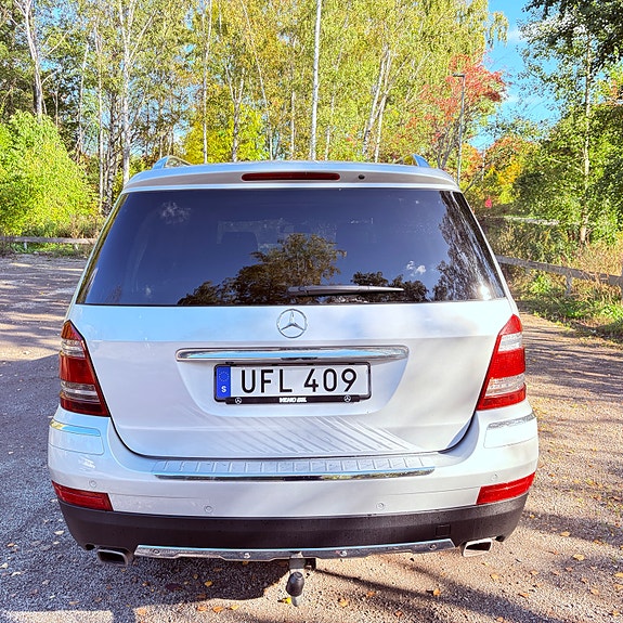 Mercedes-Benz GL320 3 of 11