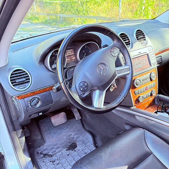 Mercedes-Benz GL320 4 of 11