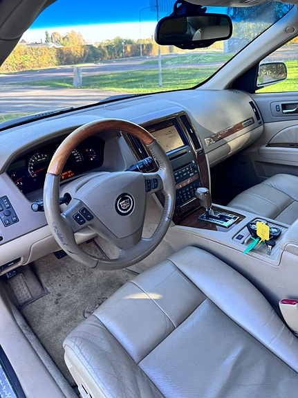 Cadillac STS 13 of 13