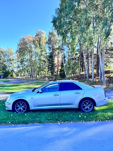 Cadillac STS 2 of 13