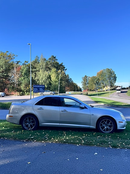 Cadillac STS 10 of 13