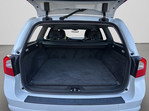 Volvo V70 25 of 27