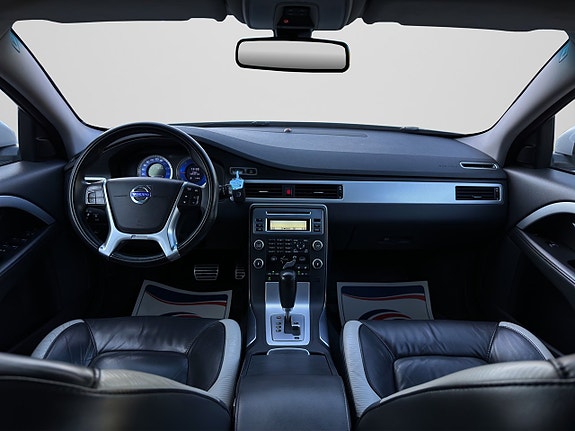 Volvo V70 13 of 27