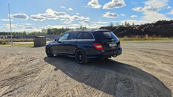 Mercedes-Benz C220 3 of 5