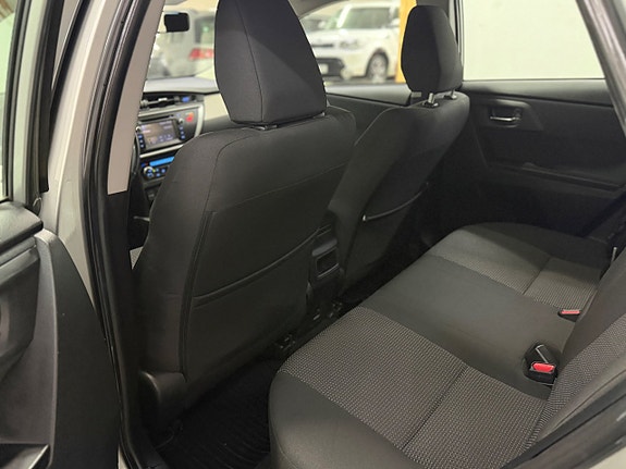 Toyota Auris 14 of 14