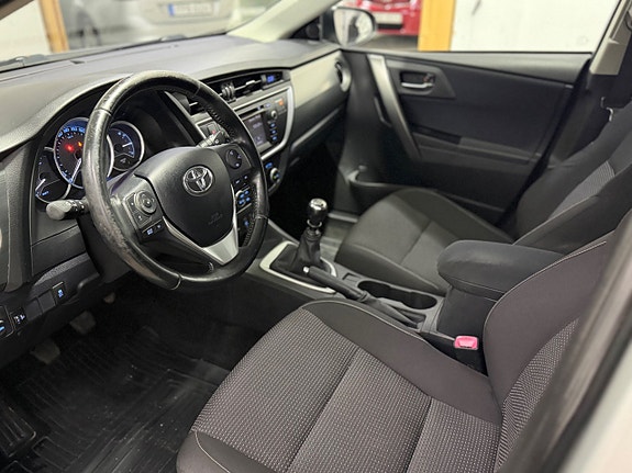 Toyota Auris 11 of 14
