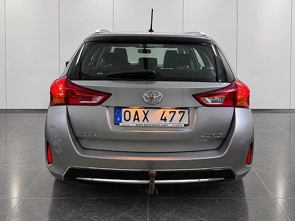 Toyota Auris 7 of 14