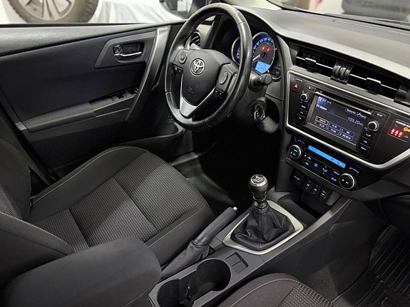 Toyota Auris 12 of 14