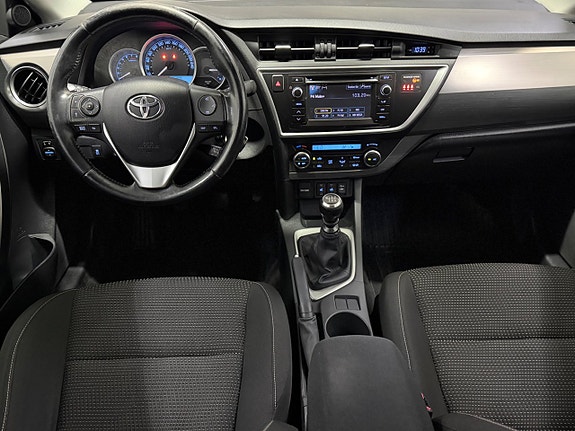 Toyota Auris 8 of 14