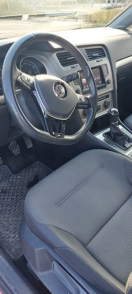 Volkswagen Golf VII 6 of 9