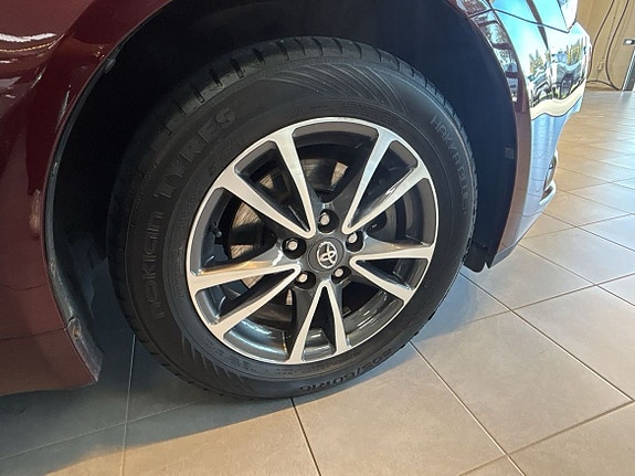 Toyota Avensis 12 of 23