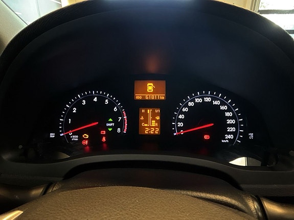 Toyota Avensis 18 of 23