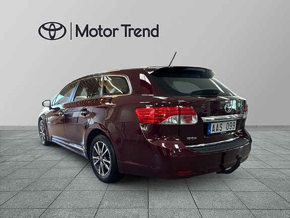 Toyota Avensis 2 of 23