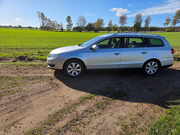 Volkswagen Passat 2 of 7