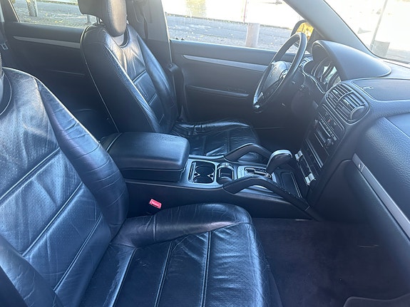 Porsche Cayenne 5 of 6