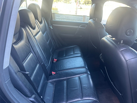 Porsche Cayenne 6 of 6
