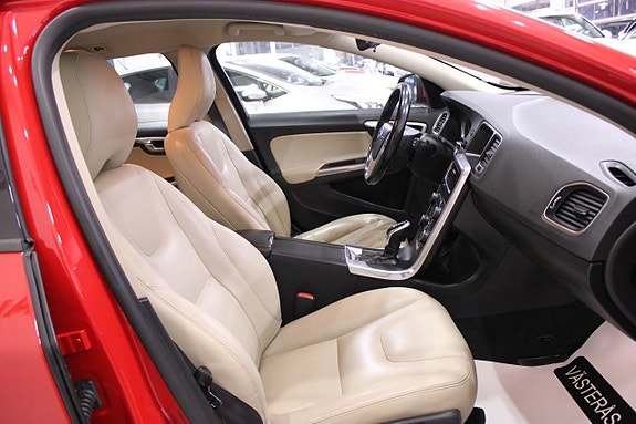 Volvo V60 16 of 27