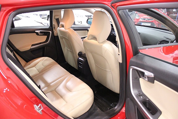 Volvo V60 18 of 27
