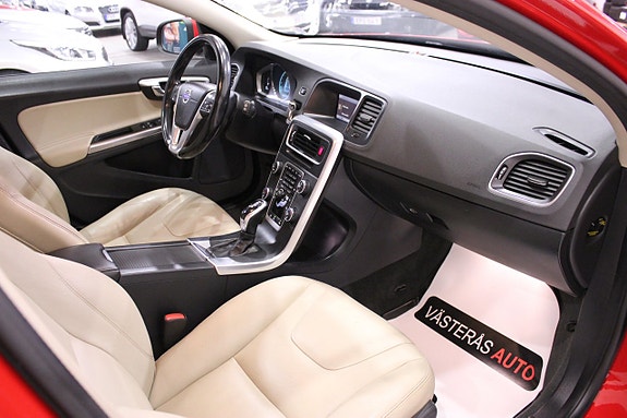 Volvo V60 14 of 27