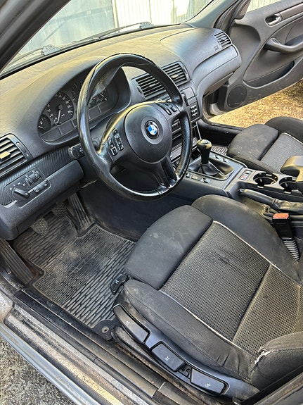 BMW 320i 8 of 13