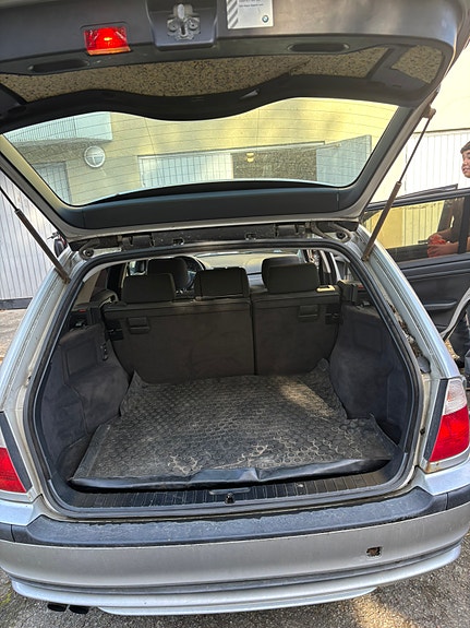 BMW 320i 11 of 13