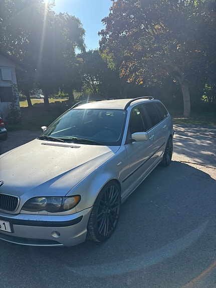 BMW 320i 4 of 13