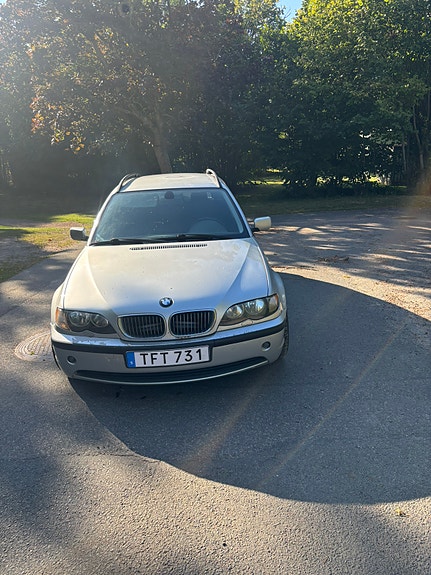 BMW 320i 5 of 13