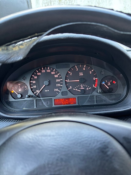 BMW 320i 6 of 13