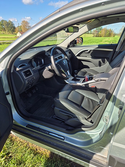 Volvo XC70 4 of 6