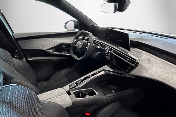 Peugeot e-3008 4 of 15