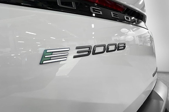 Peugeot e-3008 10 of 15