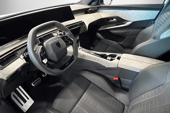 Peugeot e-3008 5 of 15