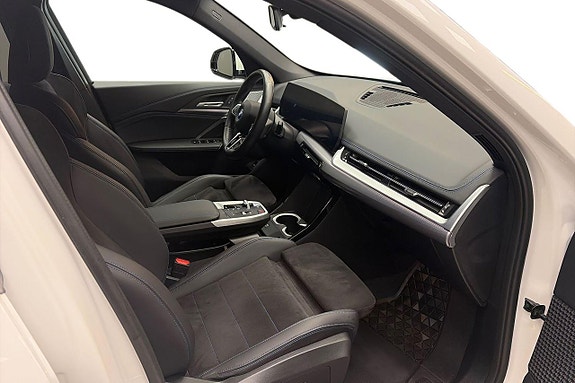BMW iX1 13 of 16