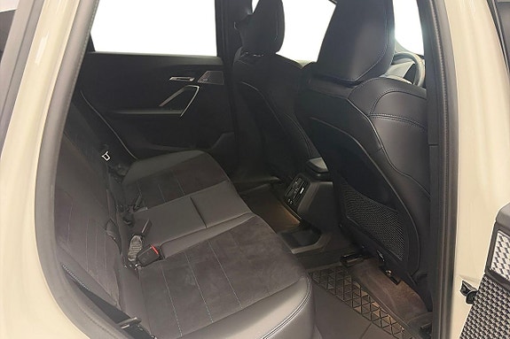 BMW iX1 14 of 16