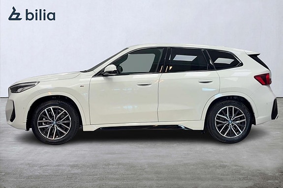BMW iX1 4 of 16