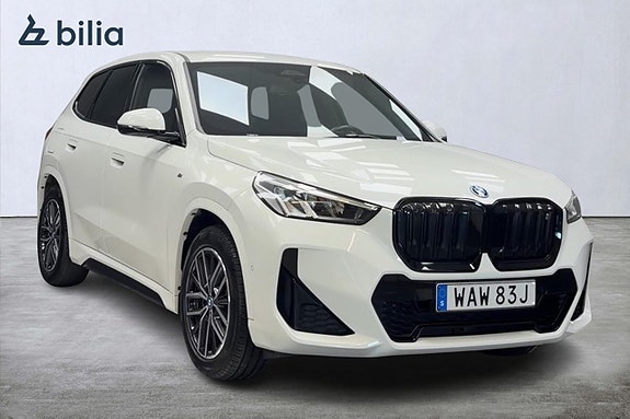 BMW iX1 2 of 16