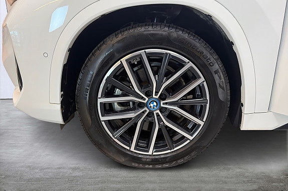 BMW iX1 16 of 16