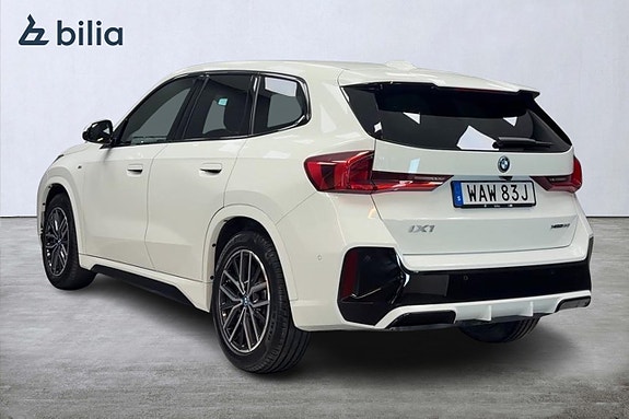 BMW iX1 5 of 16