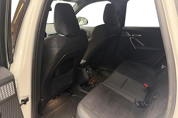 BMW iX1 11 of 16