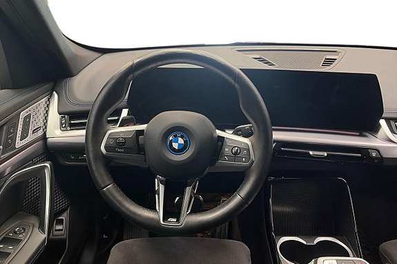 BMW iX1 10 of 16
