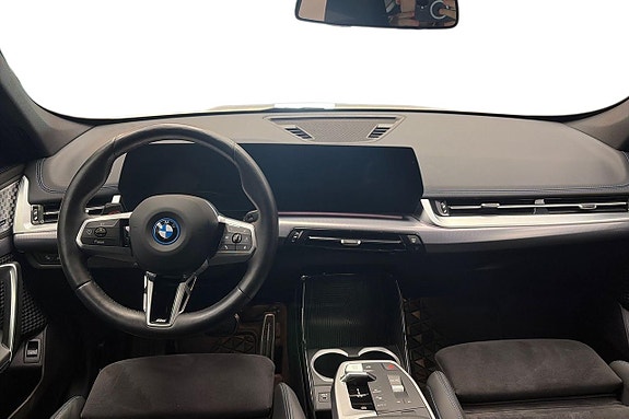 BMW iX1 12 of 16