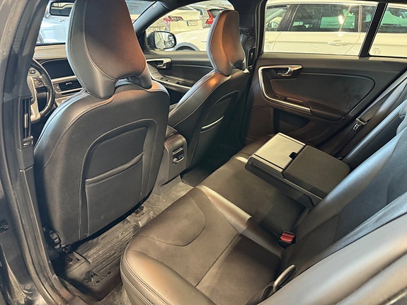 Volvo V60 Cross Country 9 of 23