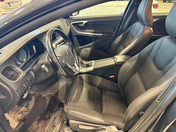 Volvo V60 Cross Country 8 of 23
